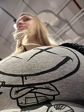 Snapshot of Teya_moon_ chatting on February 23, 2025, 12:37 pm Teya moon online show from February 23, 2025, 12:37 pm