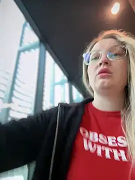 Snapshot of Teya_moon_ chatting on February 26, 2025, 12:47 pm Teya moon online show from February 26, 2025, 12:47 pm