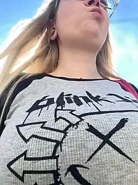 Snapshot of Teya_moon_ chatting on March 13, 2025, 10:47 am Teya moon online show from March 13, 2025, 10:47 am