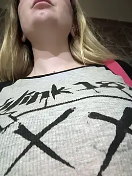 Snapshot of Teya_moon_ chatting on March 13, 2025, 1:50 pm Teya moon online show from March 13, 2025, 1:50 pm