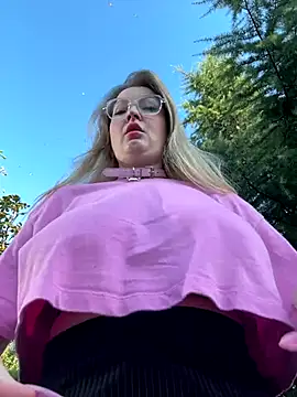 Snapshot of Teya_moon_ chatting on September 10, 2025, 2:06 pm Teya moon online show from September 10, 2025, 2:06 pm