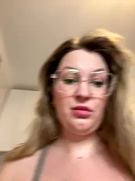 Snapshot of Teya_moon_ chatting on September 19, 2025, 5:13 pm Teya moon online show from September 19, 2025, 5:13 pm