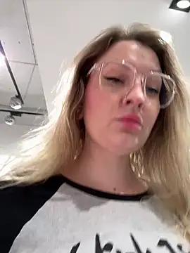 Snapshot of Teya_moon_ chatting on September 27, 2025, 12:54 pm Teya moon online show from September 27, 2025, 12:54 pm