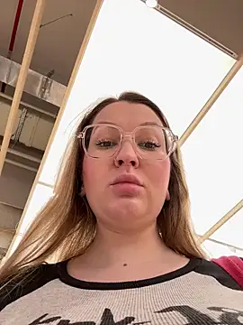 Teya moon  online show from April 8, 2026, 2:06 pm