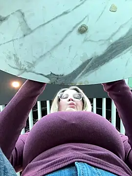 Teya moon  online show from April 10, 2026, 12:54 pm