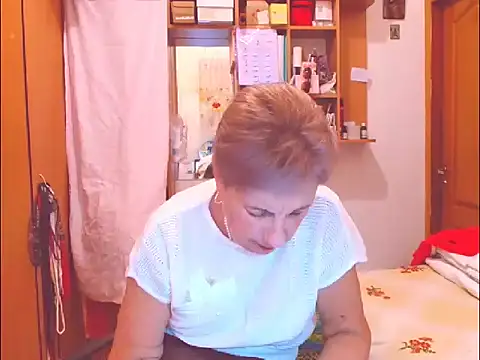 Victoria5643 online show from September 15, 2025, 7:25 pm