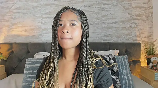 Snapshot of Anneth__M chatting on July 1, 2026, 7:35 pm Anneth M online show from July 1, 2026, 7:35 pm