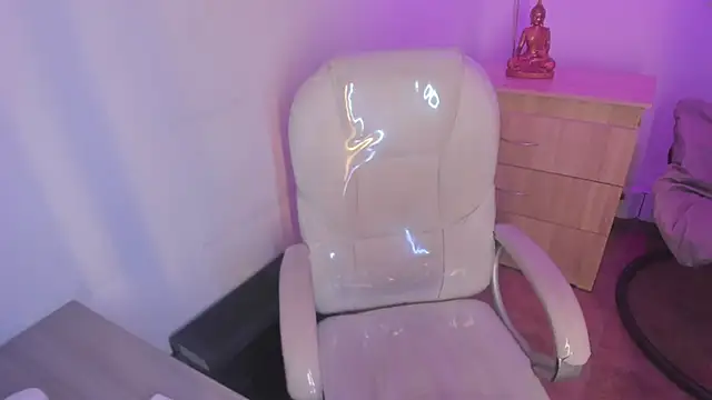 Chanttall  online show from December 16, 2025, 5:34 am