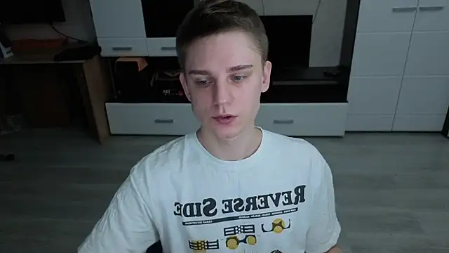 angryzan online show from December 3, 2025, 4:42 am