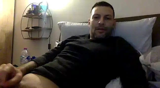 Snapshot of goroasroma90 chatting on December 7, 2024, 8:33 am goroasroma90 online show from December 7, 2024, 8:33 am