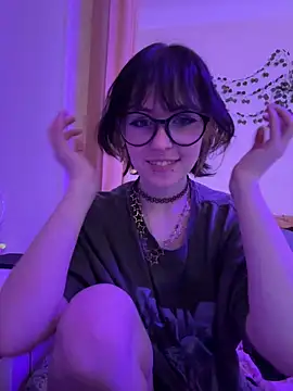 lily noris online show from December 1, 2025, 4:12 pm