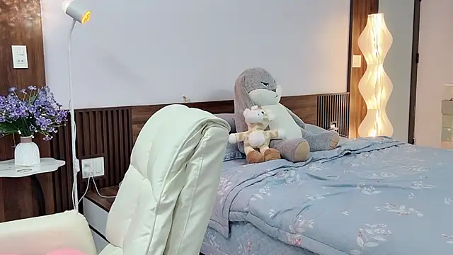 Snapshot of _Ely_ chatting on October 5, 2025, 3:32 pm Ely online show from October 5, 2025, 3:32 pm