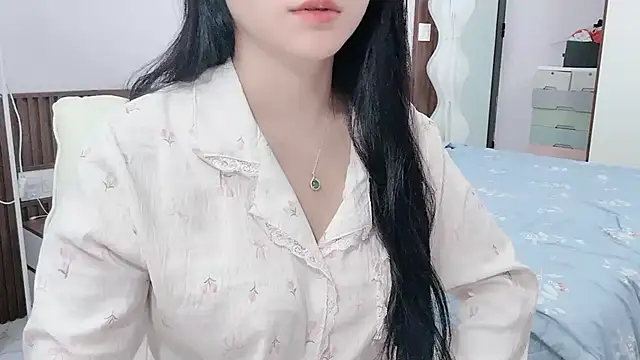 Snapshot of _Ely_ chatting on October 10, 2025, 4:22 am Ely online show from October 10, 2025, 4:22 am