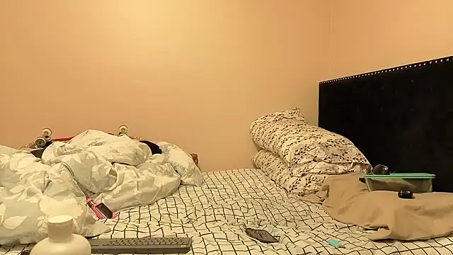 hailzeffn online show from October 24, 2025, 7:27 am