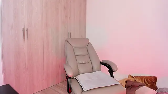  miamadison online show from September 30, 2025, 2:05 am