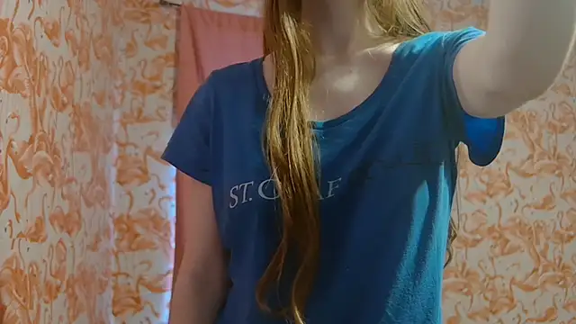 strawberrysmoothie online show from December 22, 2025, 8:06 pm