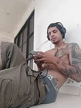 Snapshot of Tattohott chatting on March 19, 2025, 4:24 pm Tattohott online show from March 19, 2025, 4:24 pm
