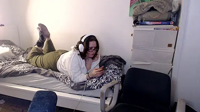 Snapshot of playvalorantwithmenow chatting on March 12, 2026, 7:31 pm playvalorantwithmenow online show from March 12, 2026, 7:31 pm