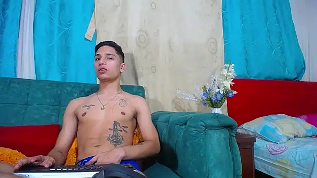 Snapshot of Leon_hot_X chatting on December 29, 2024, 2:17 am Leon hot X online show from December 29, 2024, 2:17 am