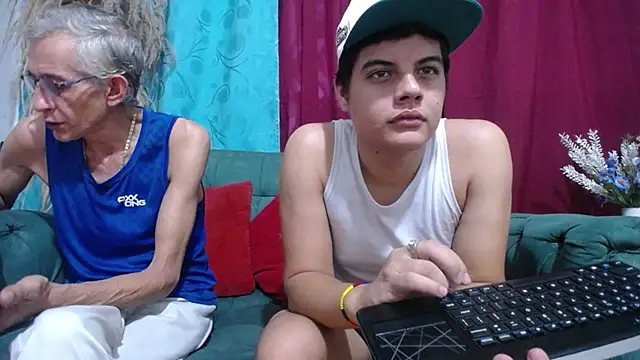 Snapshot of Leon_hot_X chatting on January 10, 2025, 8:48 pm Leon hot X online show from January 10, 2025, 8:48 pm
