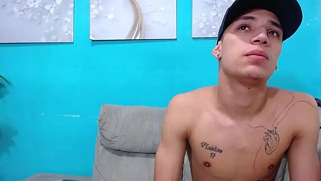 Snapshot of Leon_hot_X chatting on January 12, 2025, 5:01 pm Leon hot X online show from January 12, 2025, 5:01 pm
