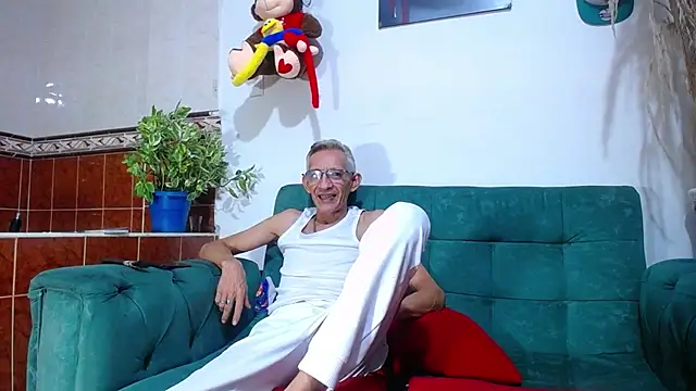 Snapshot of Leon_hot_X chatting on February 23, 2025, 9:26 pm Leon hot X online show from February 23, 2025, 9:26 pm