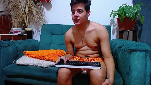 Snapshot of Leon_hot_X chatting on March 1, 2025, 10:45 am Leon hot X online show from March 1, 2025, 10:45 am