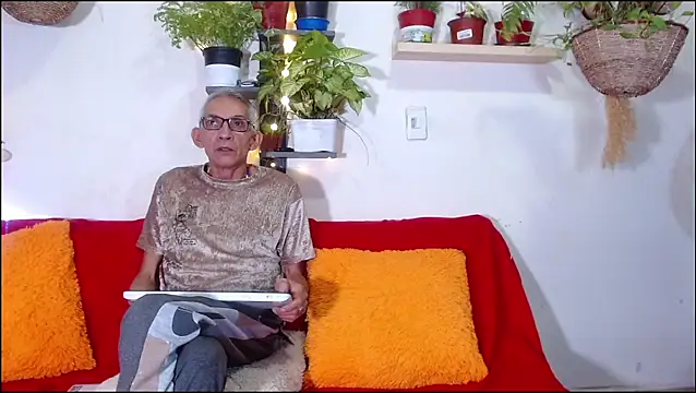 Leon hot X online show from June 16, 2026, 4:37 am