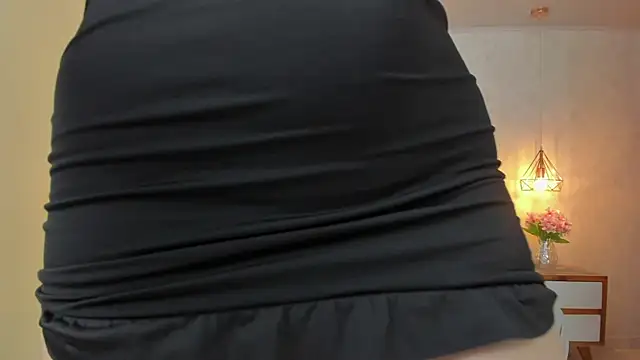 LARSONMIA online show from October 6, 2025, 12:46 pm