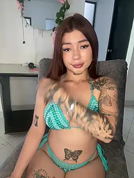 Snapshot of Roxanne_08 chatting on January 17, 2025, 7:16 pm Roxanne 08 online show from January 17, 2025, 7:16 pm