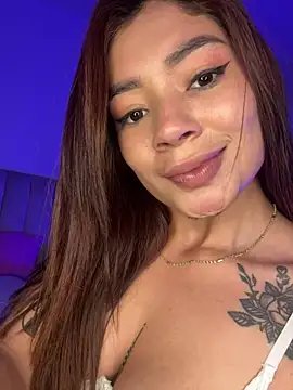 Snapshot of Roxanne_08 chatting on March 10, 2025, 7:53 am Roxanne 08 online show from March 10, 2025, 7:53 am
