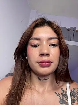 Snapshot of Roxanne_08 chatting on March 14, 2025, 6:32 am Roxanne 08 online show from March 14, 2025, 6:32 am