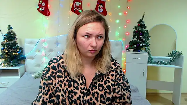 Snapshot of SallyVerda chatting on December 28, 2024, 10:55 pm SallyVerda online show from December 28, 2024, 10:55 pm