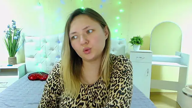 Snapshot of SallyVerda chatting on February 6, 2025, 12:43 am SallyVerda online show from February 6, 2025, 12:43 am