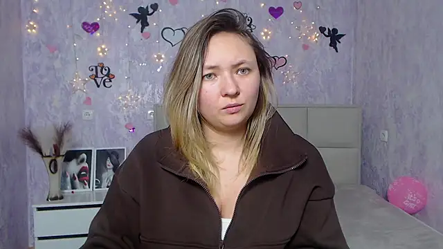 Snapshot of SallyVerda chatting on February 6, 2025, 11:04 pm SallyVerda online show from February 6, 2025, 11:04 pm