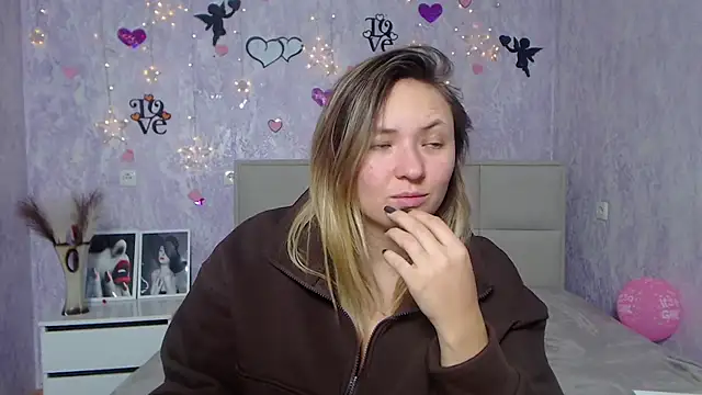Snapshot of SallyVerda chatting on February 7, 2025, 5:10 am SallyVerda online show from February 7, 2025, 5:10 am