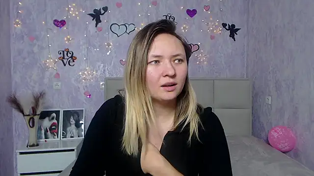 Snapshot of SallyVerda chatting on February 7, 2025, 10:30 pm SallyVerda online show from February 7, 2025, 10:30 pm