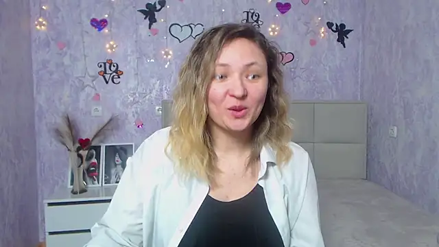 Snapshot of SallyVerda chatting on February 19, 2025, 9:58 pm SallyVerda online show from February 19, 2025, 9:58 pm