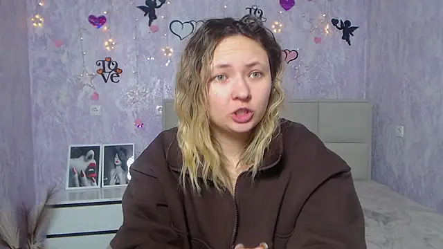 Snapshot of SallyVerda chatting on February 21, 2025, 6:48 pm SallyVerda online show from February 21, 2025, 6:48 pm