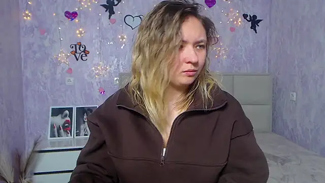 Snapshot of SallyVerda chatting on February 21, 2025, 9:54 pm SallyVerda online show from February 21, 2025, 9:54 pm