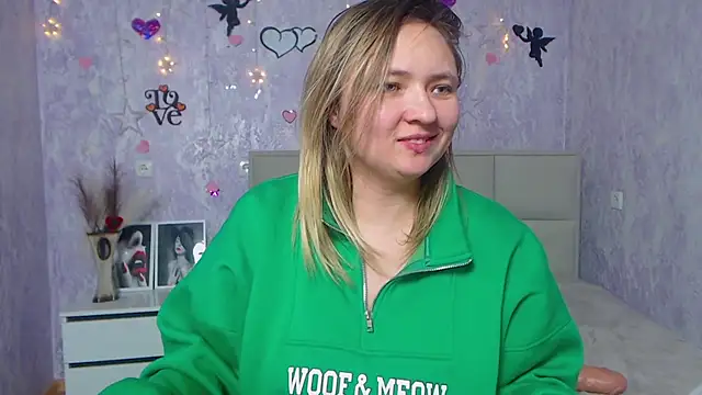 Snapshot of SallyVerda chatting on February 25, 2025, 4:03 am SallyVerda online show from February 25, 2025, 4:03 am