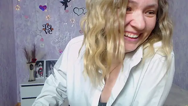 Snapshot of SallyVerda chatting on February 27, 2025, 4:52 am SallyVerda online show from February 27, 2025, 4:52 am