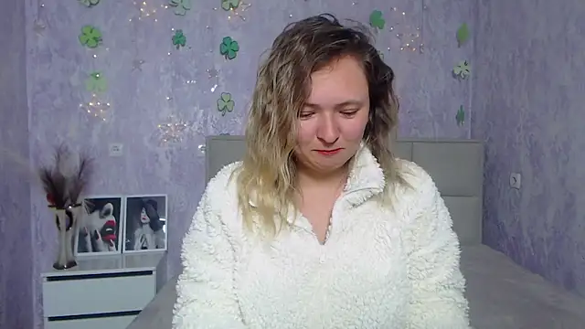 Snapshot of SallyVerda chatting on March 18, 2025, 9:53 pm SallyVerda online show from March 18, 2025, 9:53 pm