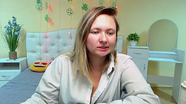 Snapshot of SallyVerda chatting on March 22, 2025, 4:45 am SallyVerda online show from March 22, 2025, 4:45 am