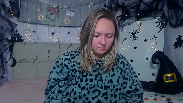 SallyVerda online show from October 15, 2025, 5:24 pm