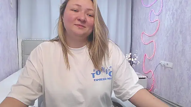 Snapshot of SallyVerda chatting on July 11, 2026, 5:37 pm SallyVerda online show from July 11, 2026, 5:37 pm