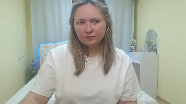 Snapshot of SallyVerda chatting on July 13, 2026, 5:27 pm SallyVerda online show from July 13, 2026, 5:27 pm