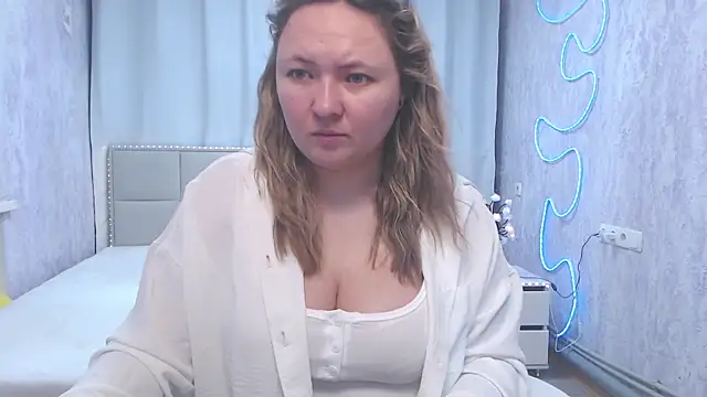 Snapshot of SallyVerda chatting on July 16, 2026, 5:19 pm SallyVerda online show from July 16, 2026, 5:19 pm