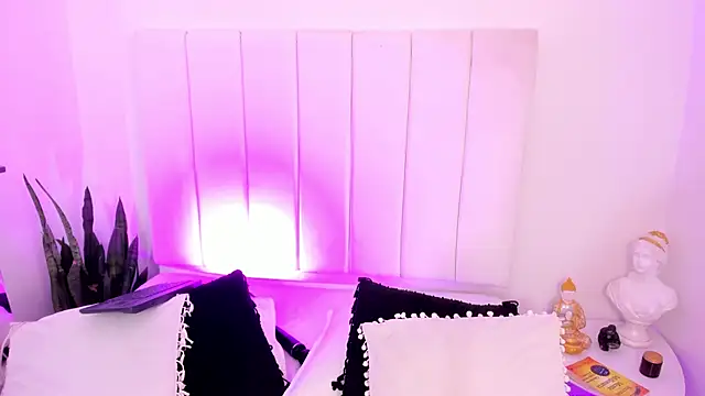 Snapshot of Amber_Martins_ chatting on February 11, 2025, 12:06 am Amber Martins online show from February 11, 2025, 12:06 am