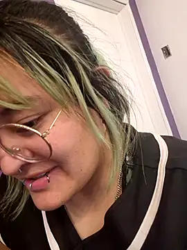 lucky-leah online show from October 2, 2025, 4:08 am